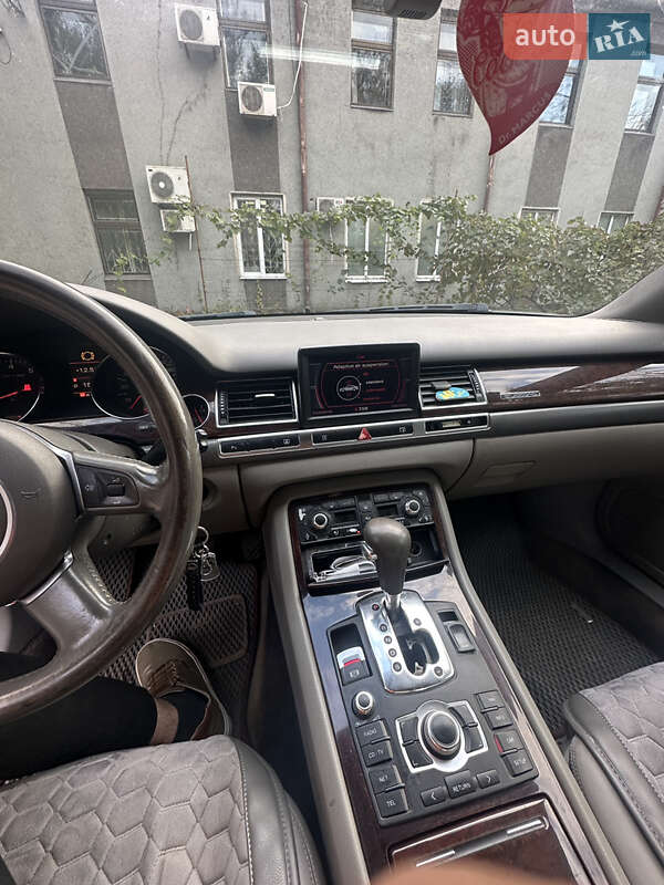 Седан Audi A8 2004 в Кривому Розі