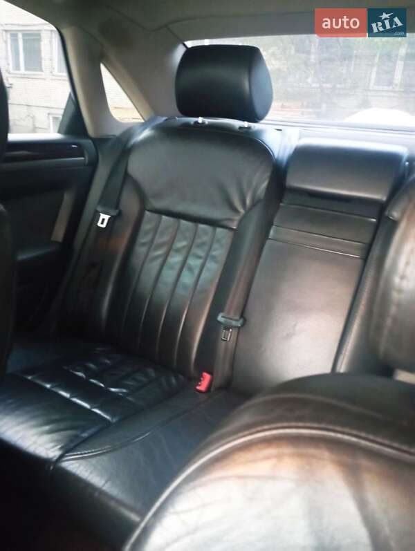 Седан Audi A8 2005 в Львове