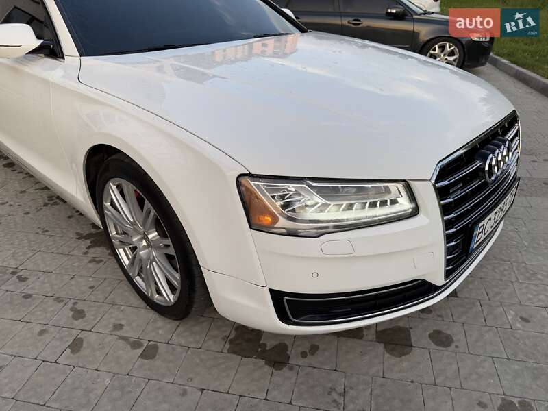 Седан Audi A8 2015 в Львове