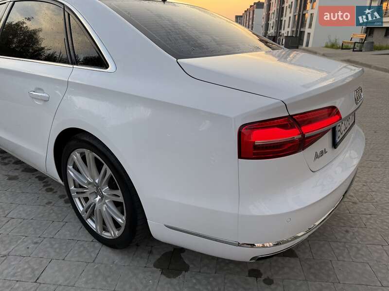 Седан Audi A8 2015 в Львове