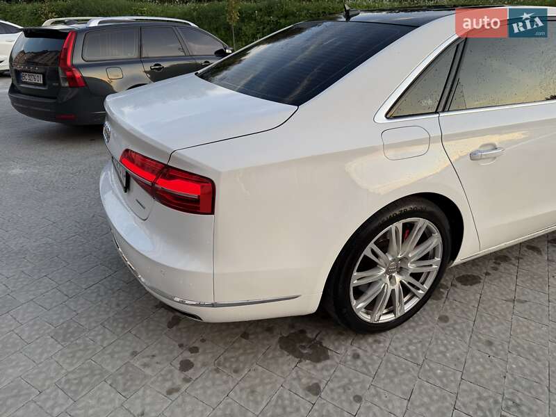 Седан Audi A8 2015 в Львове