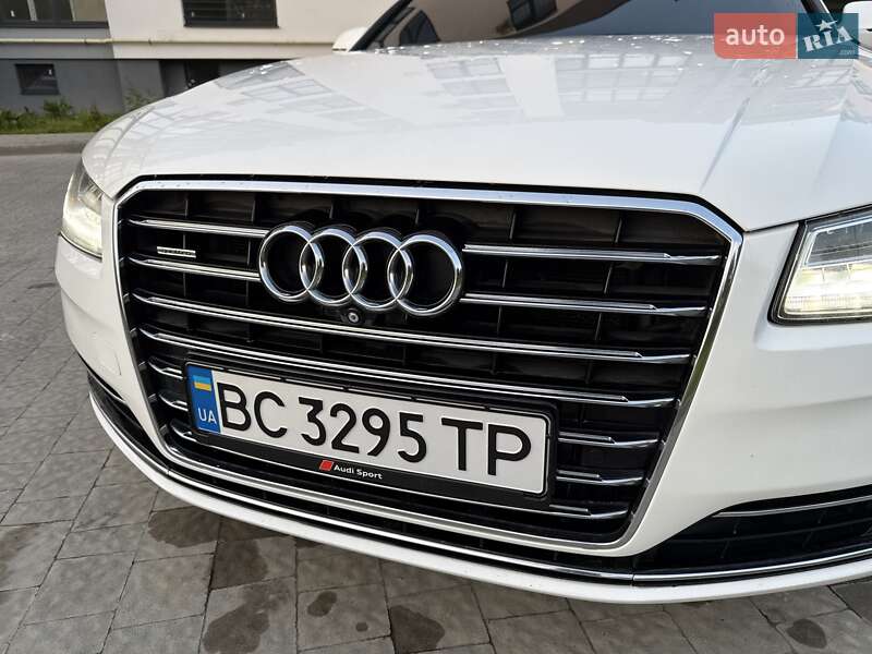 Седан Audi A8 2015 в Львове