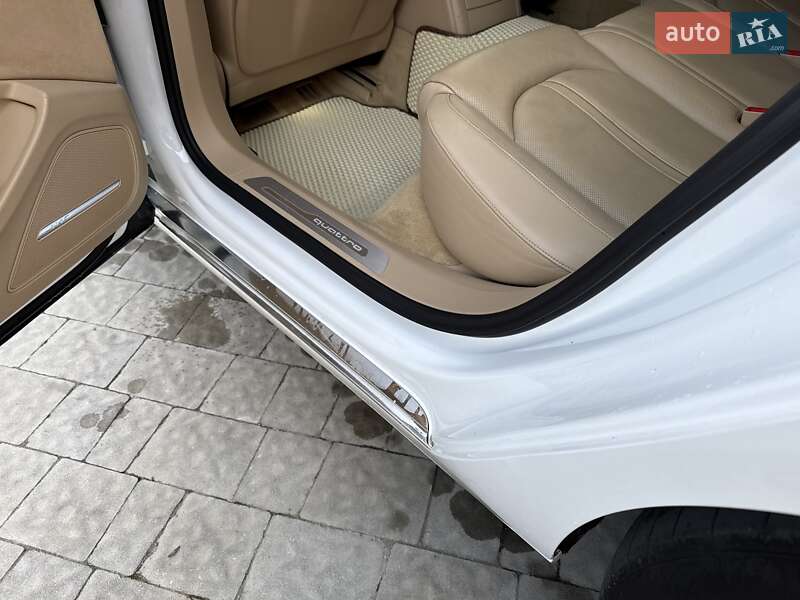 Седан Audi A8 2015 в Львове