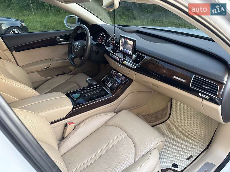 Седан Audi A8 2015 в Львове