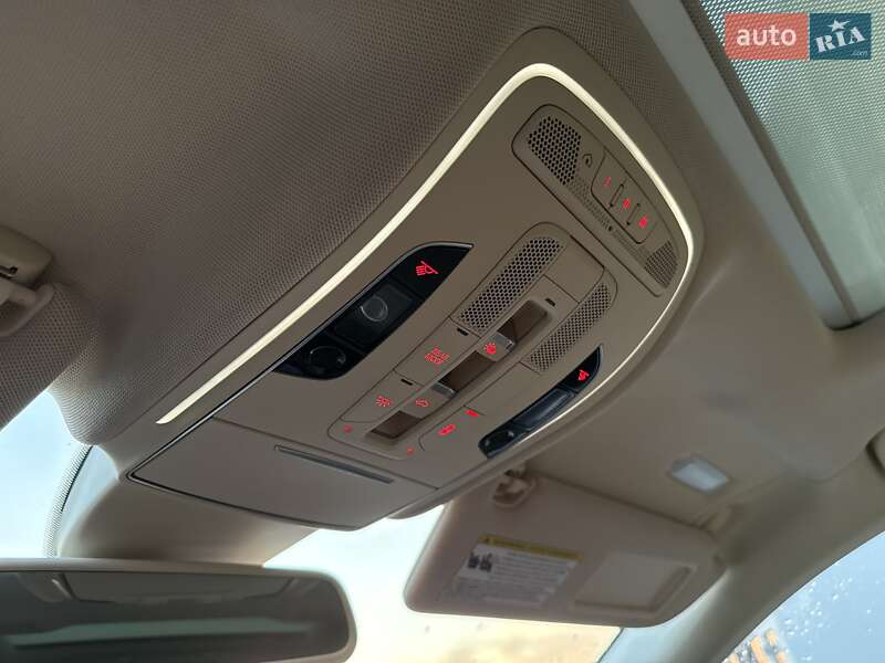 Седан Audi A8 2015 в Львове