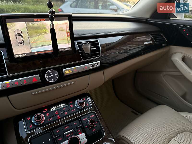 Седан Audi A8 2015 в Львове