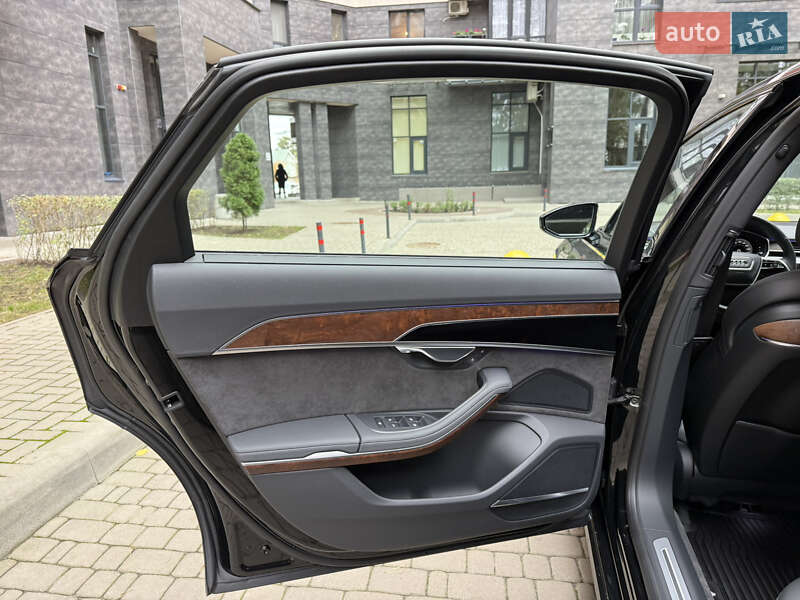 Седан Audi A8 2021 в Києві