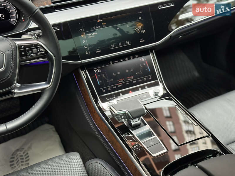 Седан Audi A8 2021 в Києві
