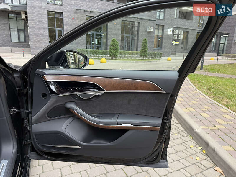 Седан Audi A8 2021 в Києві