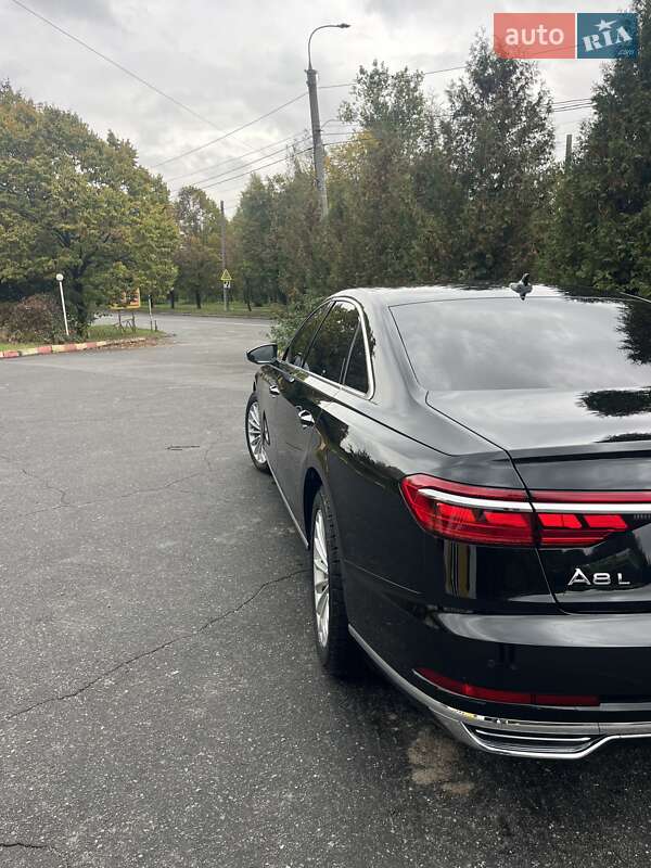 Седан Audi A8 2018 в Хмельницькому