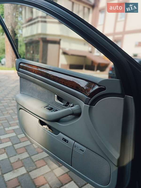 Седан Audi A8 2003 в Буче