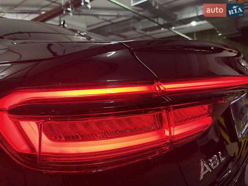 Седан Audi A8 2021 в Києві