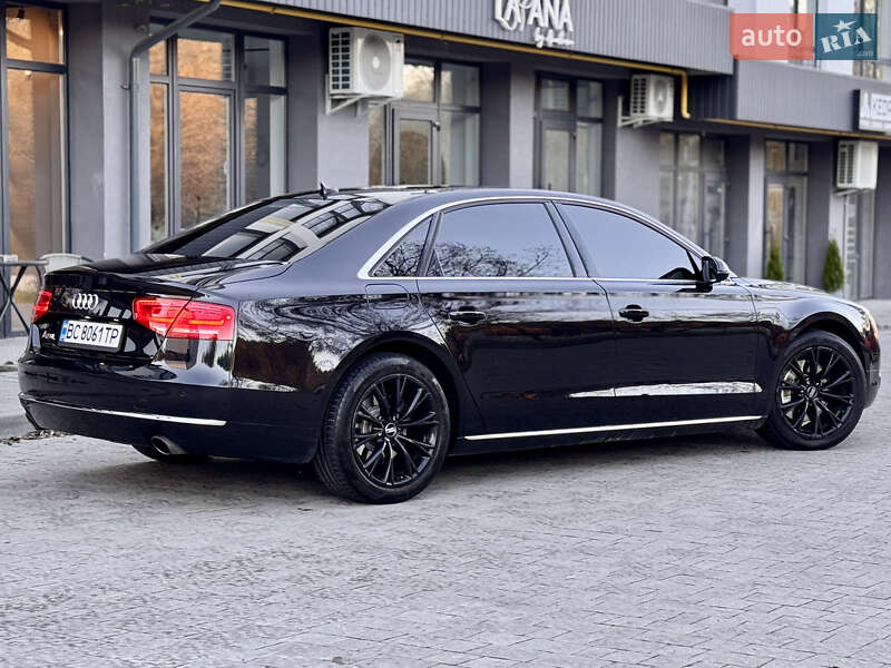 Седан Audi A8 2013 в Львове