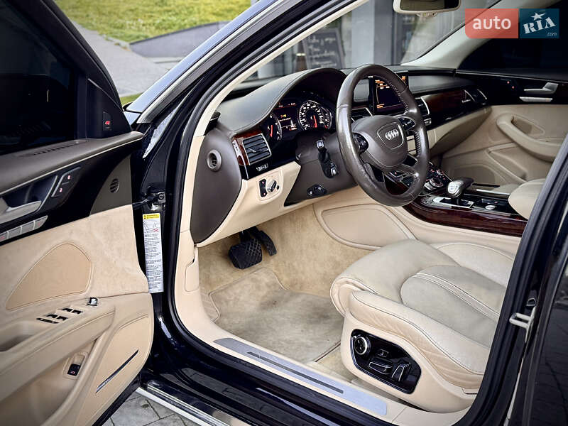 Седан Audi A8 2013 в Львове