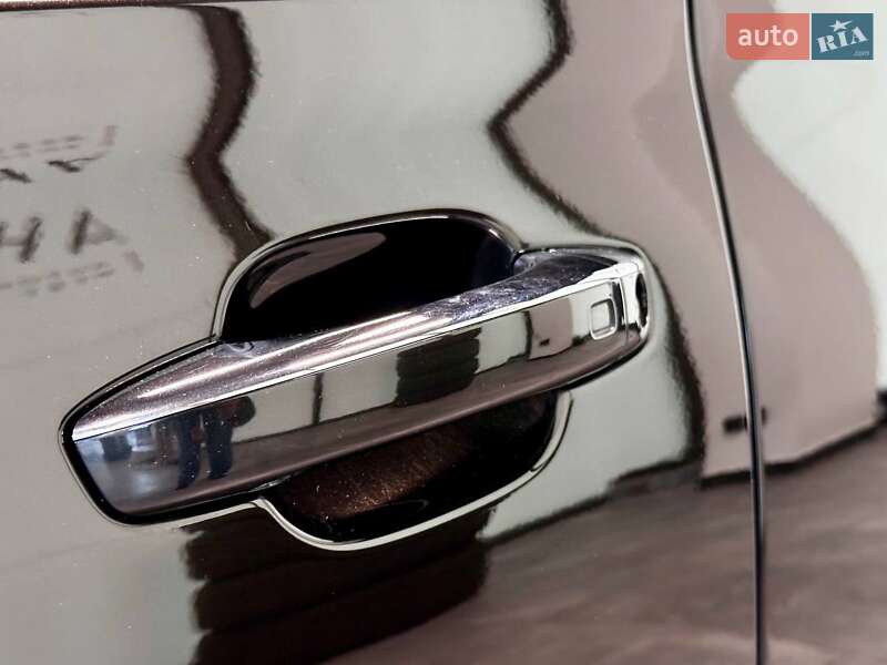 Седан Audi A8 2013 в Львове