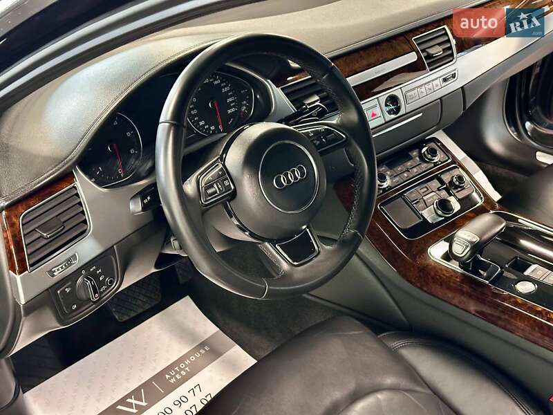 Седан Audi A8 2013 в Львове