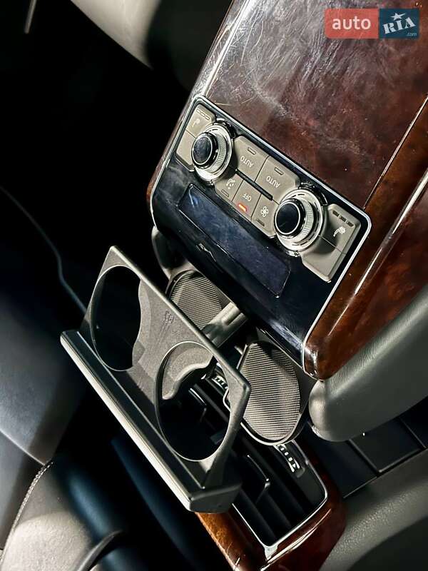 Седан Audi A8 2013 в Львове