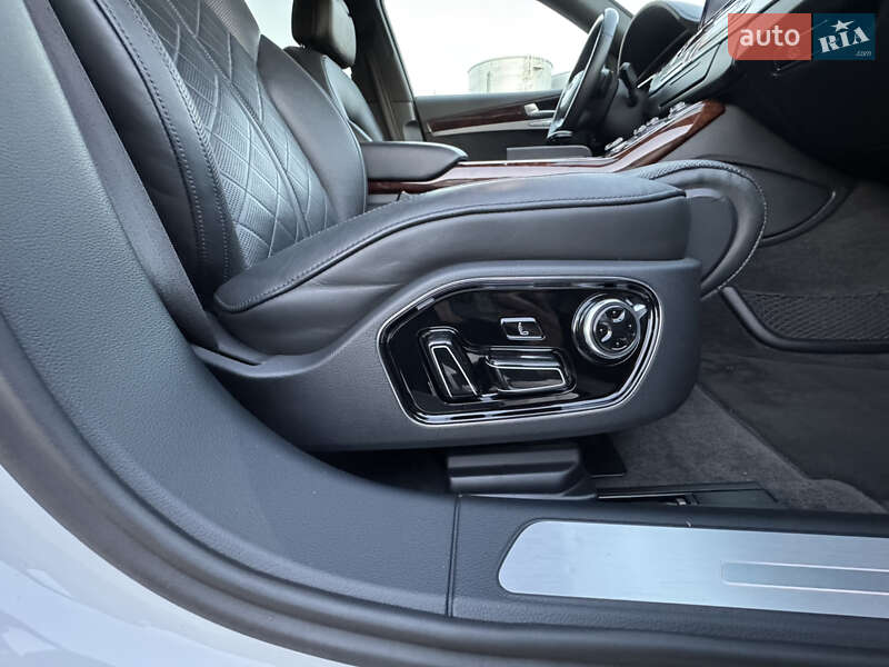 Седан Audi A8 2013 в Киеве