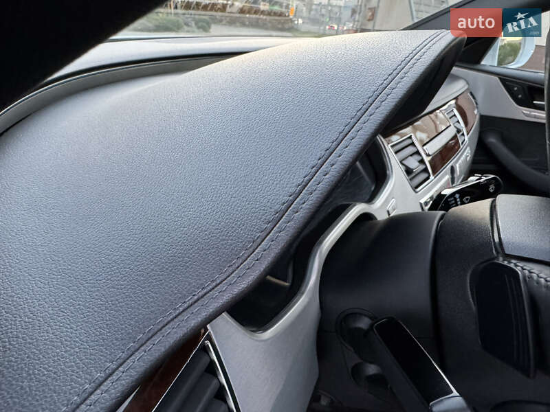 Седан Audi A8 2013 в Киеве