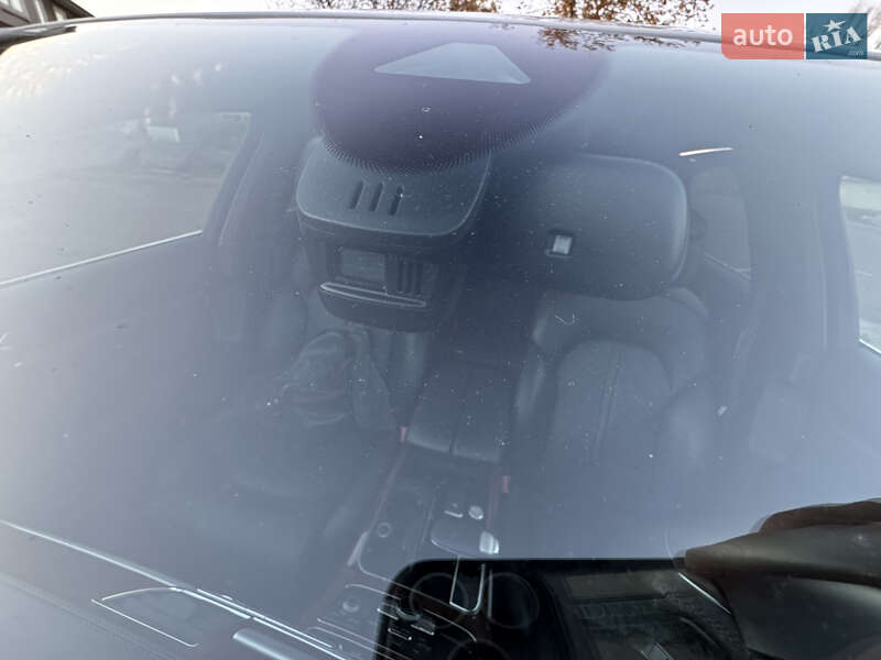 Седан Audi A8 2013 в Киеве