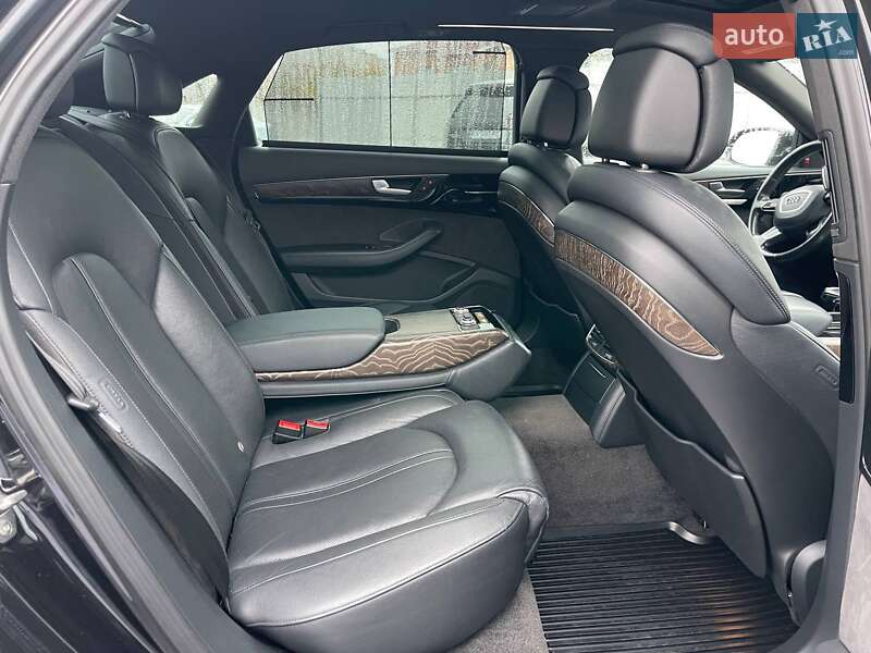 Седан Audi A8 2015 в Киеве