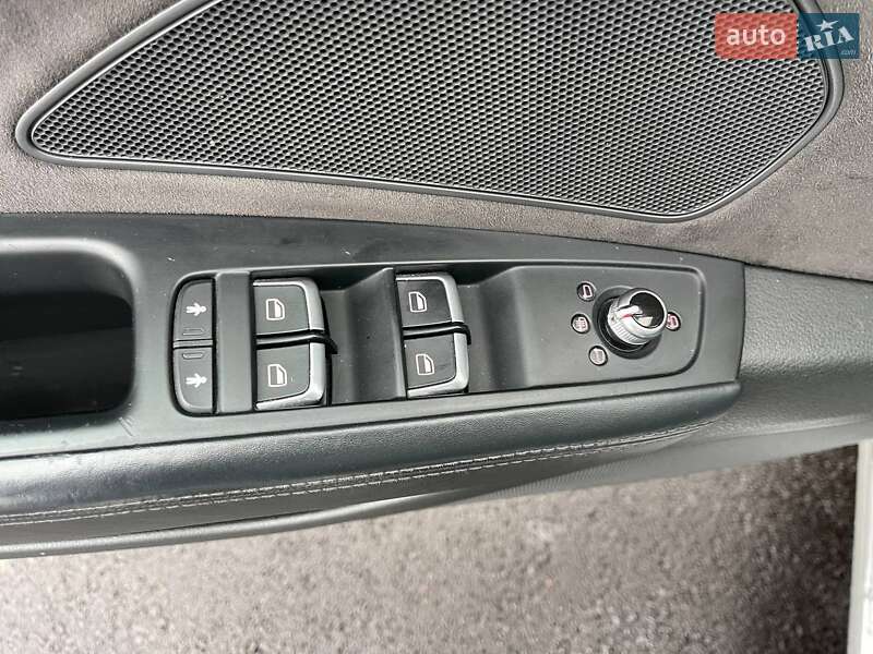 Седан Audi A8 2015 в Киеве