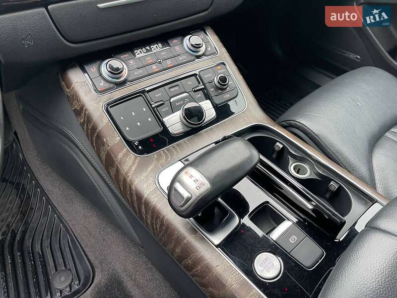Седан Audi A8 2015 в Киеве