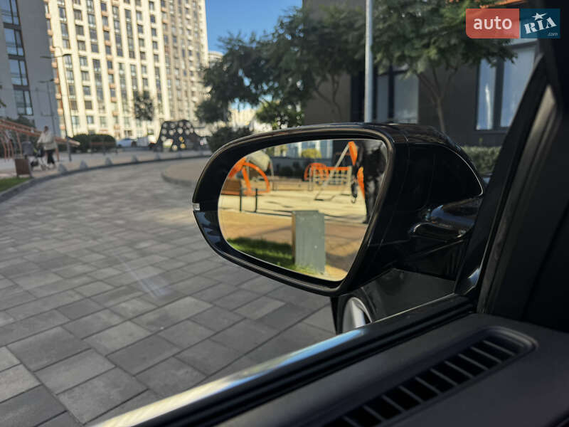 Седан Audi A8 2015 в Києві