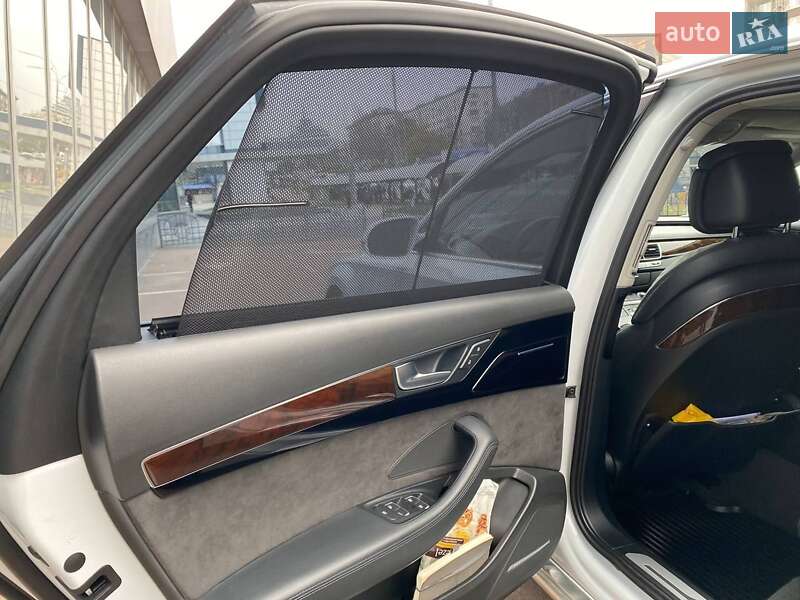 Седан Audi A8 2015 в Киеве