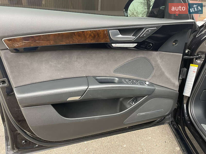 Седан Audi A8 2015 в Киеве