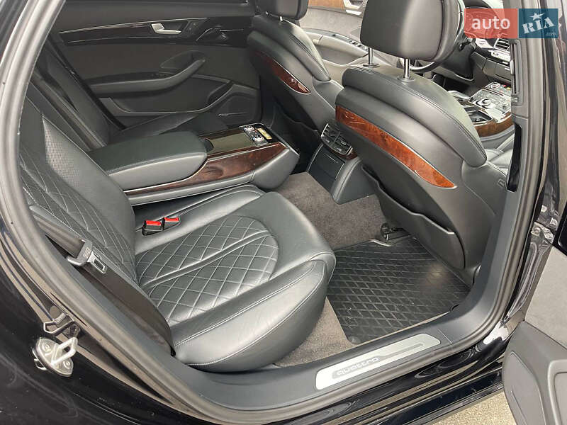 Седан Audi A8 2015 в Киеве