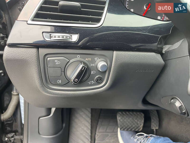 Седан Audi A8 2015 в Киеве