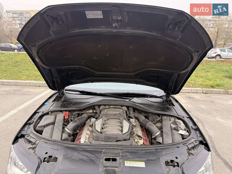 Седан Audi A8 2012 в Киеве