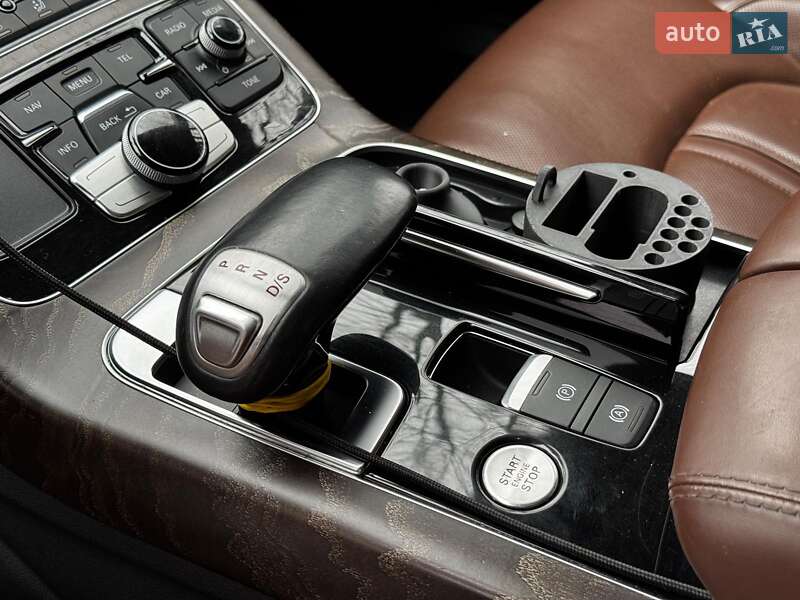 Седан Audi A8 2016 в Києві