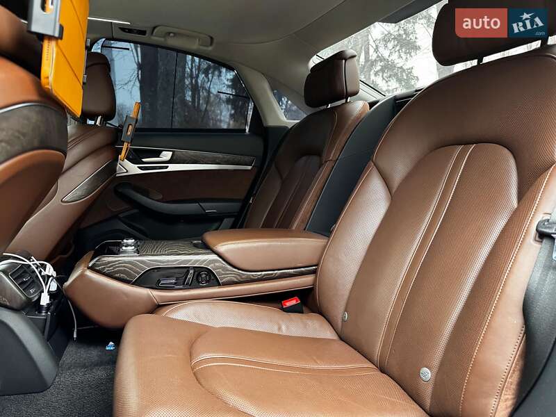 Седан Audi A8 2016 в Києві
