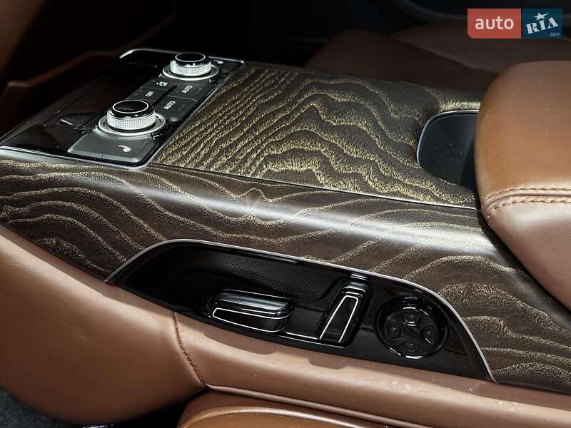 Седан Audi A8 2016 в Києві