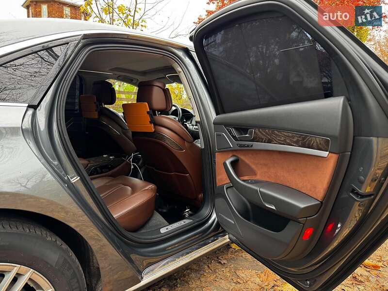 Седан Audi A8 2016 в Києві