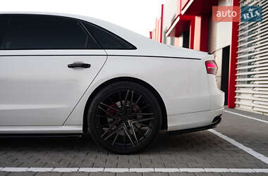 Седан Audi A8 2014 в Львове