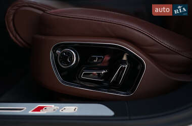 Седан Audi A8 2014 в Львове