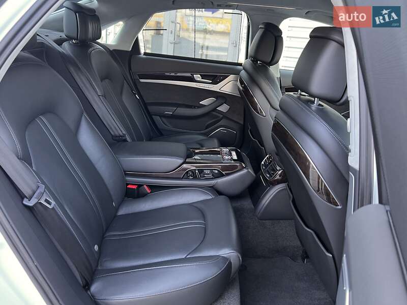 Седан Audi A8 2011 в Києві