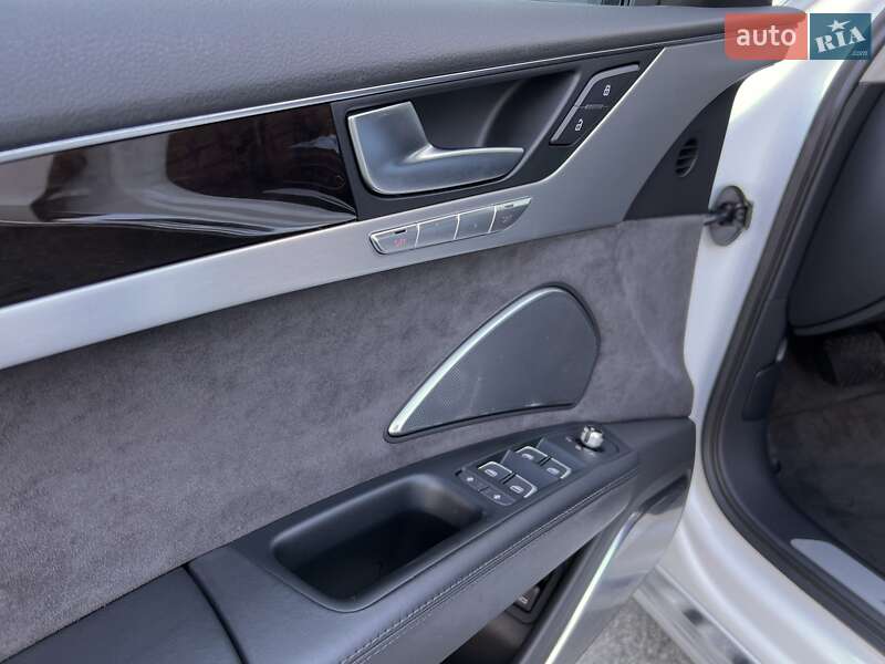 Седан Audi A8 2011 в Києві