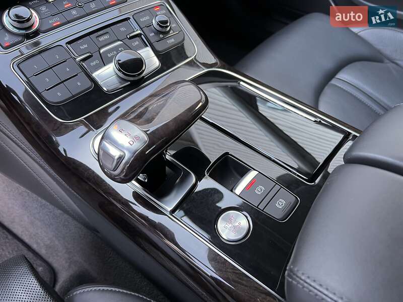 Седан Audi A8 2011 в Києві
