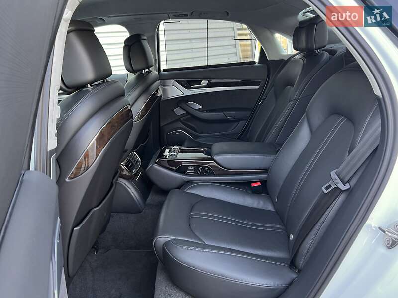 Седан Audi A8 2011 в Києві