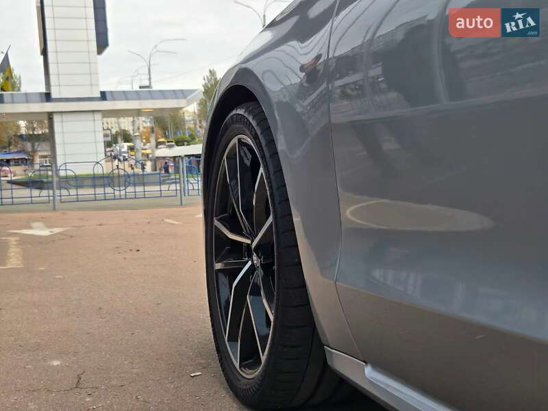 Седан Audi A8 2017 в Києві