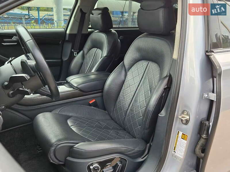 Седан Audi A8 2017 в Києві