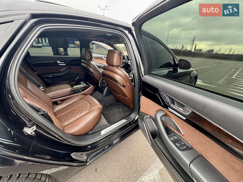 Седан Audi A8 2014 в Рівному