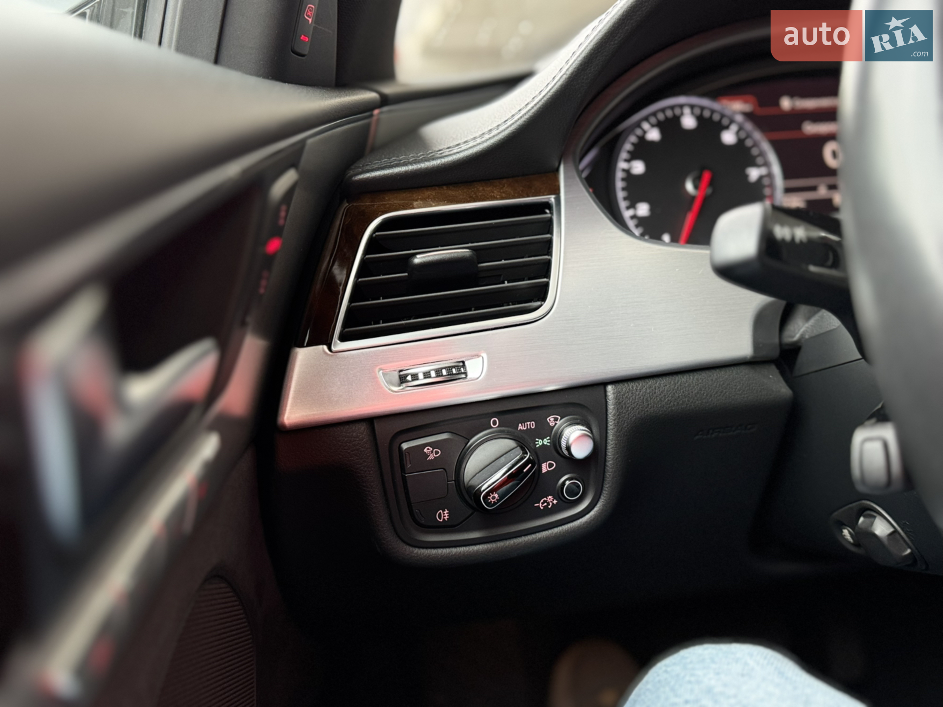 2015 Audi A8 - мініатюра 16