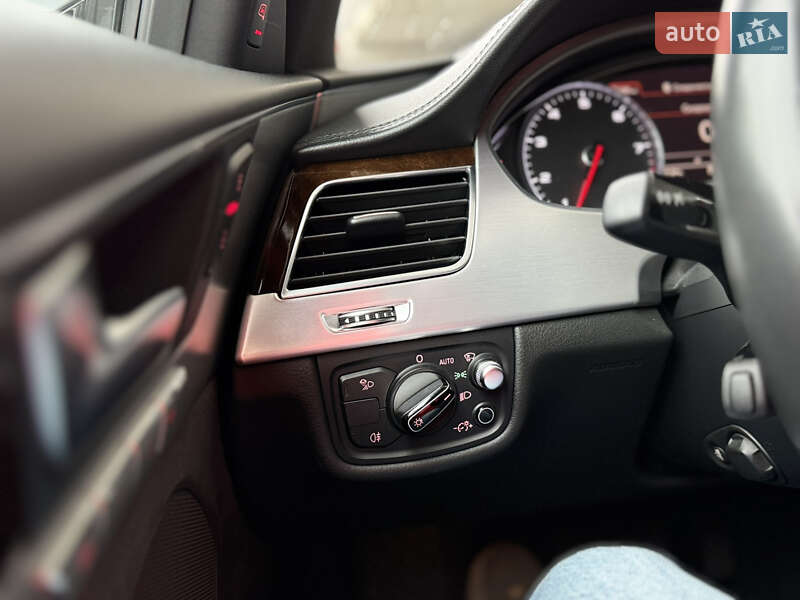 Седан Audi A8 2015 в Києві