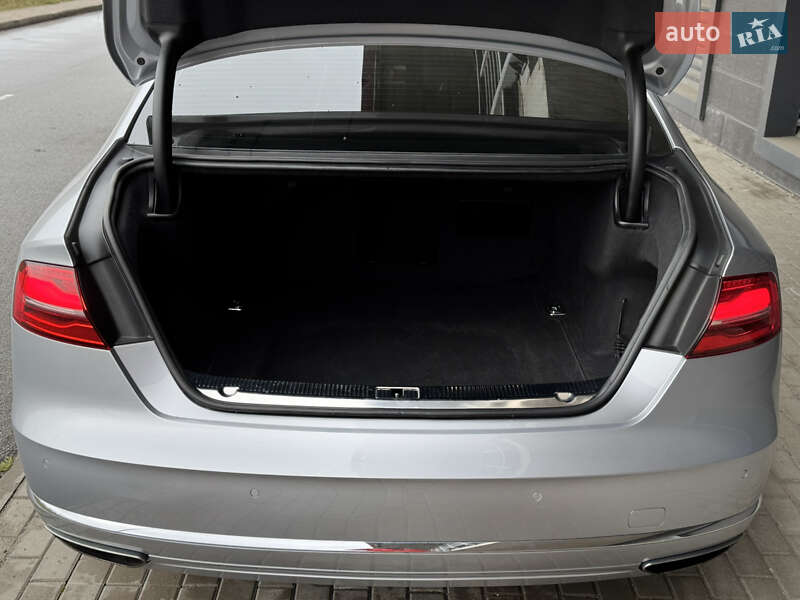 Седан Audi A8 2015 в Києві