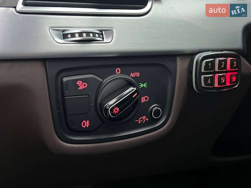 Седан Audi A8 2012 в Києві